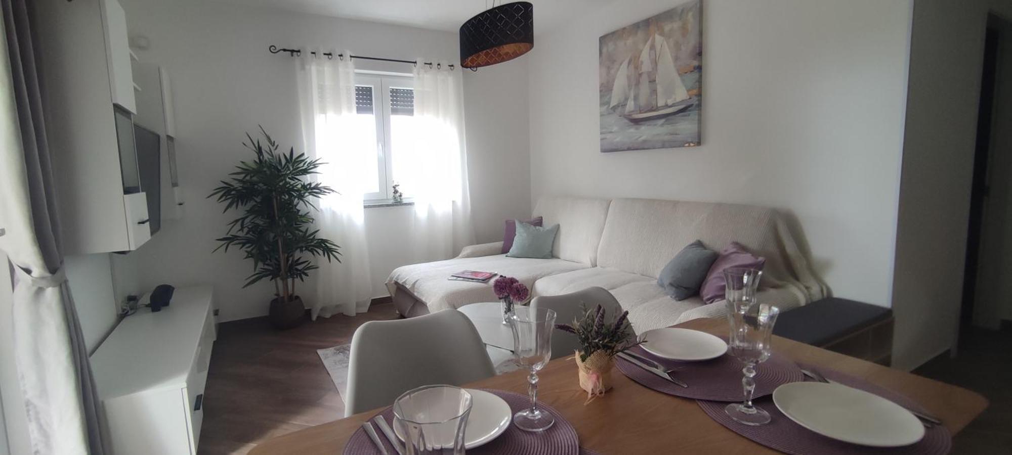Sunny Oasis Apartment - High Ground Floor With Sunny Terrace & Private Garden!! เมดูลิน ภายนอก รูปภาพ