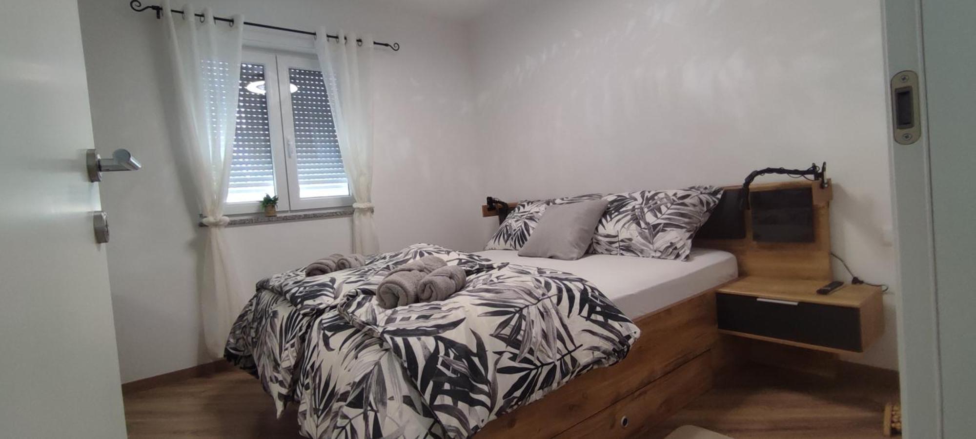 Sunny Oasis Apartment - High Ground Floor With Sunny Terrace & Private Garden!! เมดูลิน ภายนอก รูปภาพ