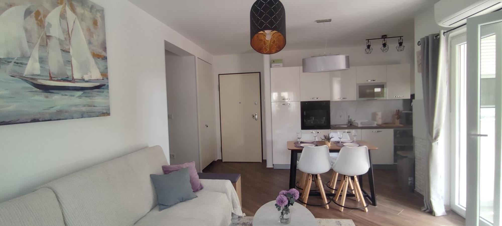 Sunny Oasis Apartment - High Ground Floor With Sunny Terrace & Private Garden!! เมดูลิน ภายนอก รูปภาพ