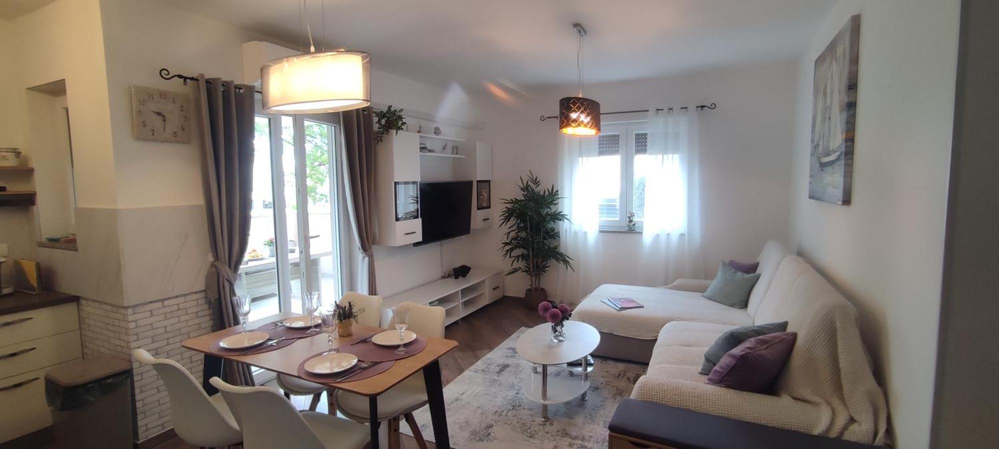 Sunny Oasis Apartment - High Ground Floor With Sunny Terrace & Private Garden!! เมดูลิน ภายนอก รูปภาพ